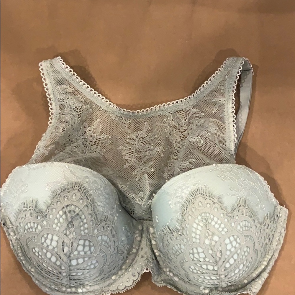 NWOT VS Bra and matching panty set